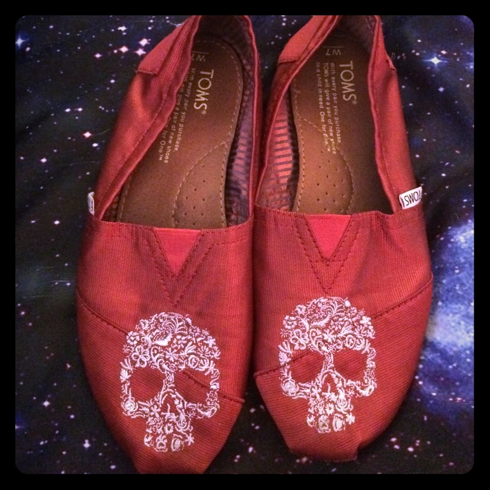 Red Skull Print Toms